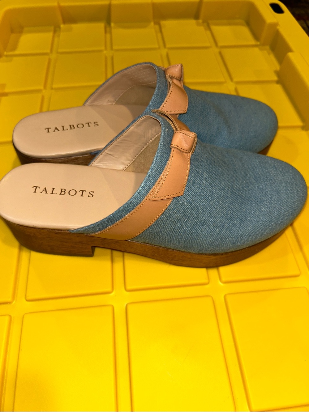 EUC Talbots clogs size 8.5